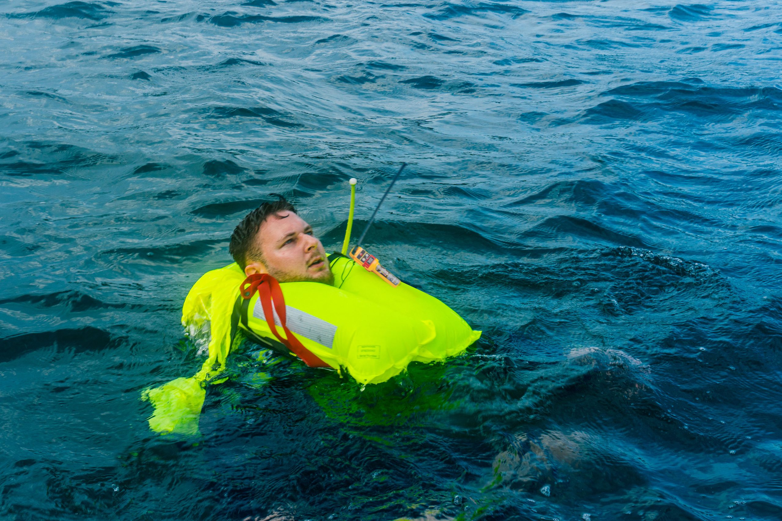 ocean-signal-rescueme-mob2-ais-dsc-mob-sender-gps image 3