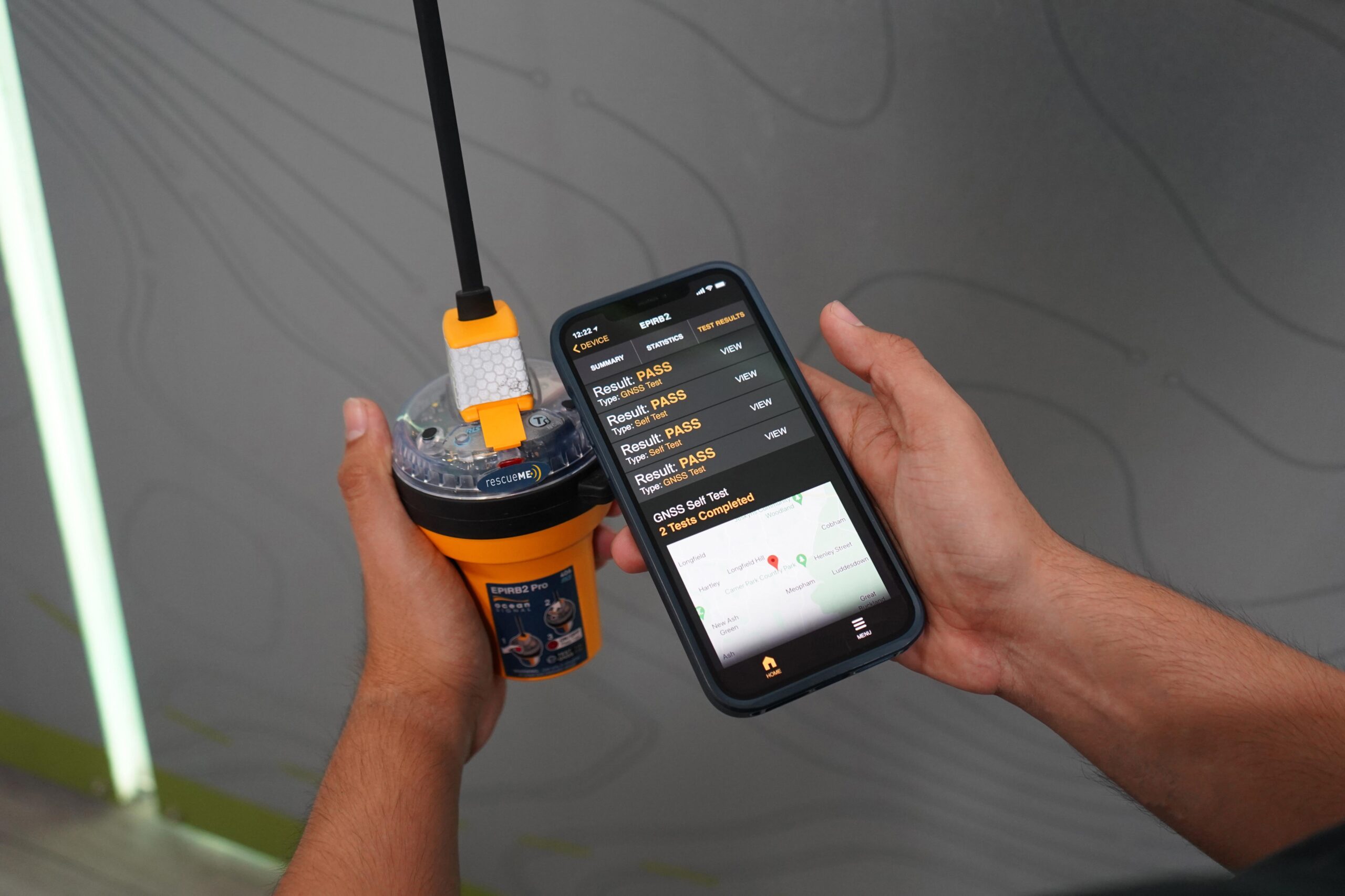 ocean-signal-rescueme-epirb2-pro-seenotfunkbake-float-free image 6